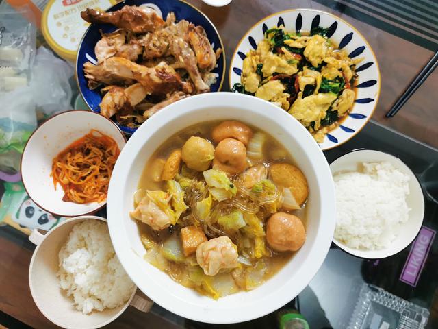 吃饭时发朋友圈的文案，朋友圈发美食搞笑文案？
