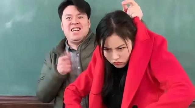 抖音视频怎么加搞笑视频，抖音添加搞笑视频？