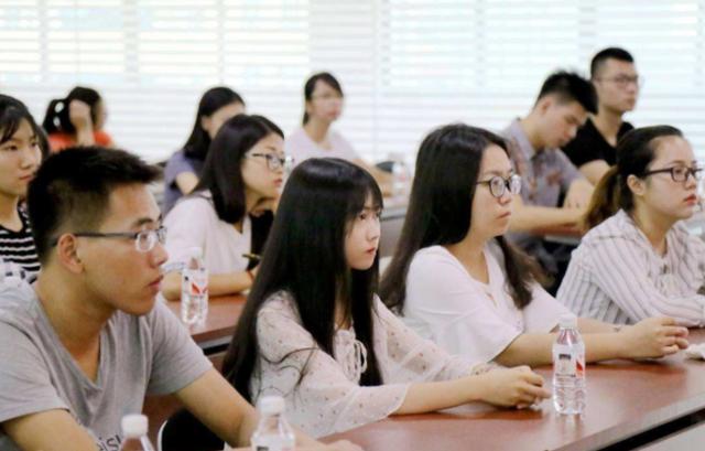 大学教师能有副业吗，在编老师能干副业吗？