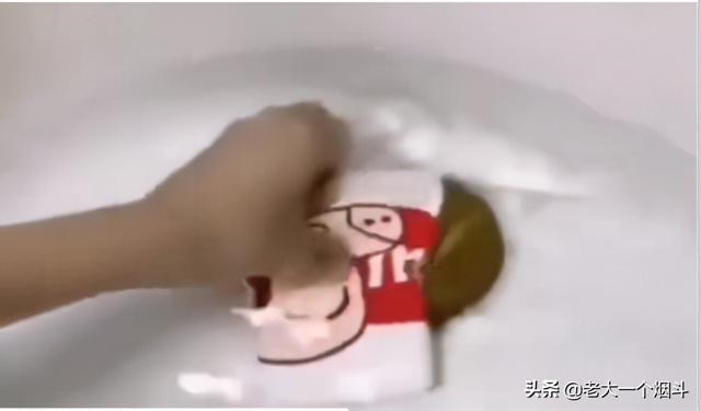 收到男朋友红包怎么幽默回复（男朋友发了红包怎么幽默回复）