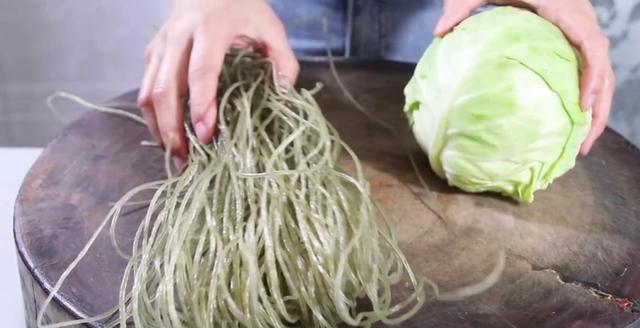 龙口粉丝炒包菜家常做法，包菜炒龙口粉丝的做法？