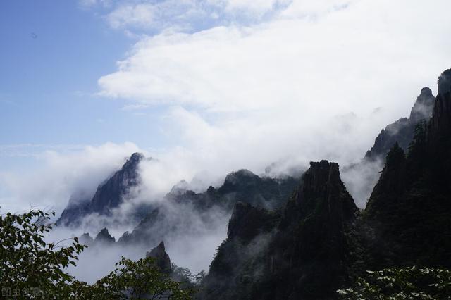 行至水穷处坐看云起时什么意思（行到水穷处坐看云起时怎么解释）