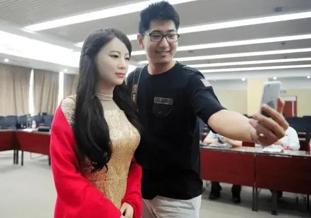 老婆机器人多少钱一台能不能买到（老婆机器人多少钱一台能生孩子）