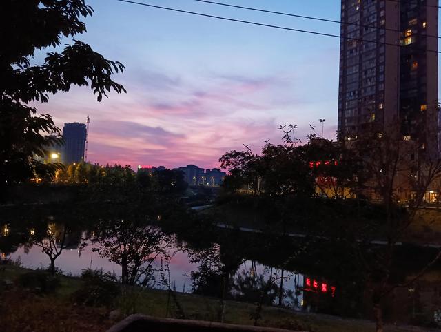 幼儿园毕业妈妈发朋友圈说说简短，幼儿园毕业妈妈发朋友圈说说简短句子？
