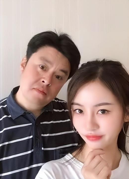 抖音视频怎么加搞笑视频，抖音添加搞笑视频？