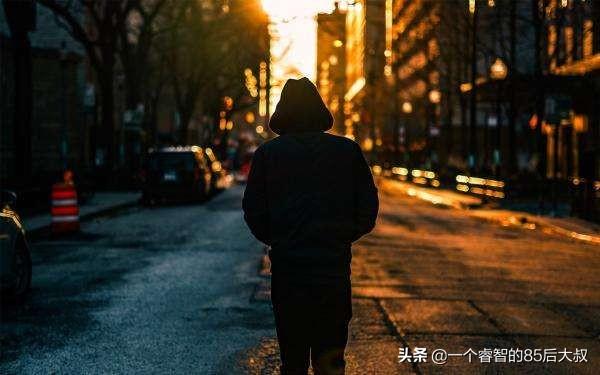 人走茶凉的朋友圈说说和图片搞笑，人走茶凉的说说发朋友圈？