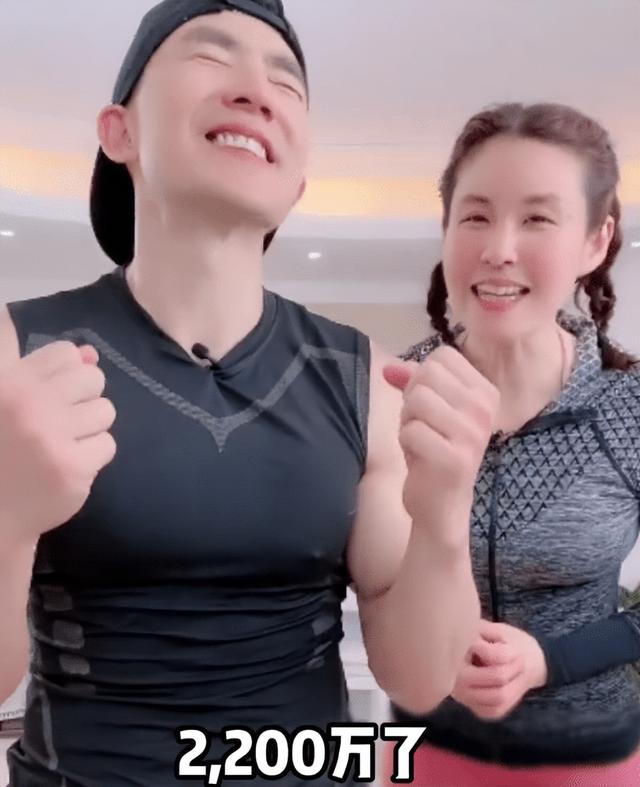 男神直播打脸后红了_小说，男神直播打脸后红了百度网盘？