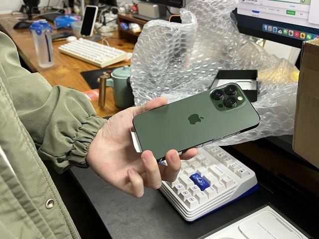 淘宝百亿补贴iphone是正品吗，淘宝百亿补贴是正品吗苹果手机1000多？