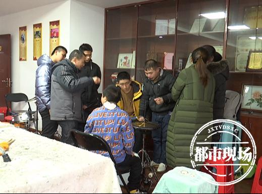 想学架子鼓的朋友圈说说，儿子学架子鼓发视频的说说？