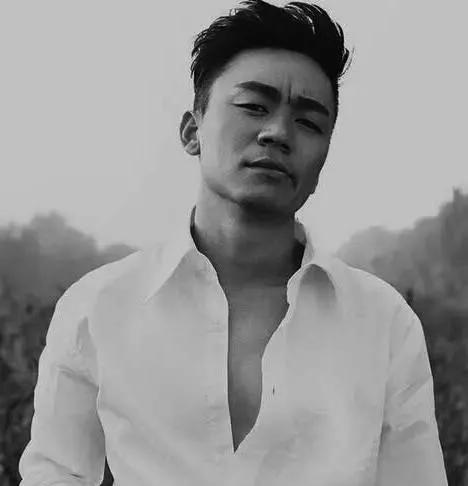 在朋友圈卖鞋怎么发信息（在朋友圈卖鞋怎么发广告）