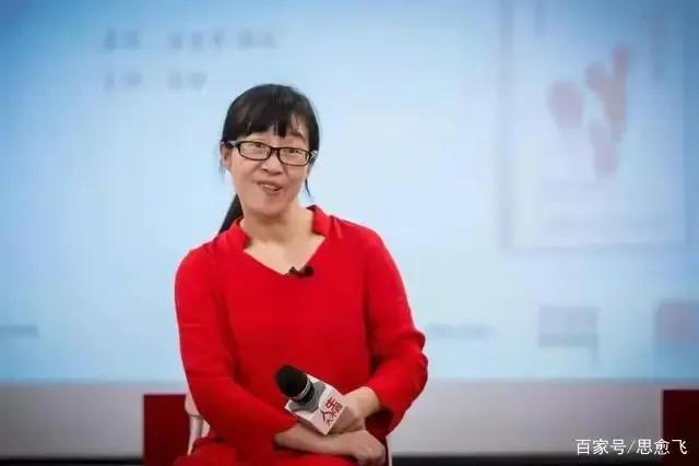 抖音网图头像女生抱猫，抖音网图头像女生卡通？