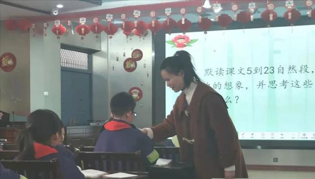 蜘蛛开店续编故事二年级100字，蜘蛛开店续编故事200字二年级？