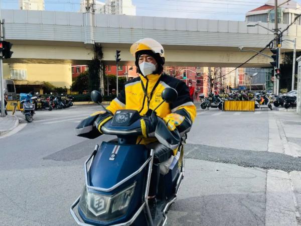 朋友圈开始接单了图片搞笑文案，朋友圈开始接单了图片搞笑配图？