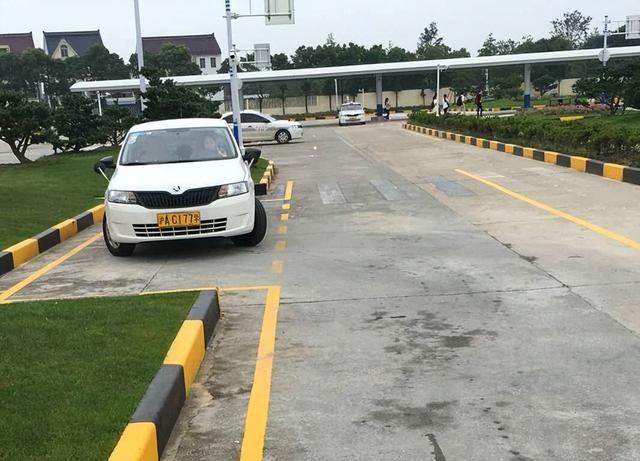 自动挡科目二考试内容顺序（自动挡科目二考试内容及流程）