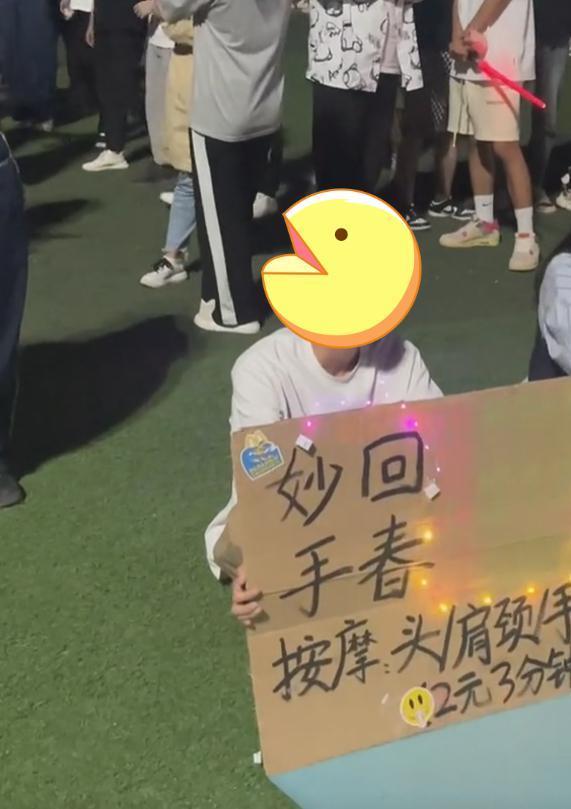 适合在大学附近摆摊的生意，大学门口适合摆摊卖什么？