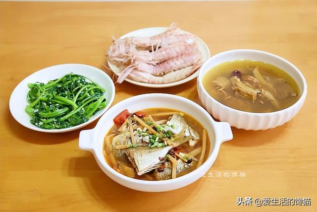 晚餐吃饭说说朋友圈简短，自己做晚饭的说说朋友圈？