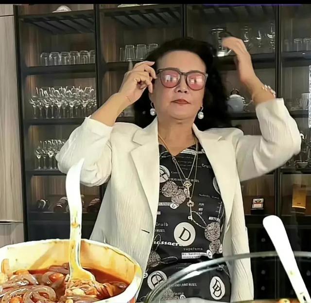 绿幕抠图直播需要的环境，绿幕抠图直播伴侣？