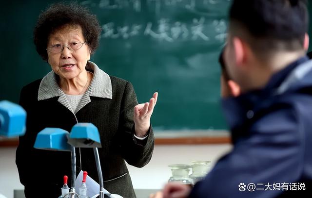 女生做什么行业稳定，女人做什么行业好挣钱？