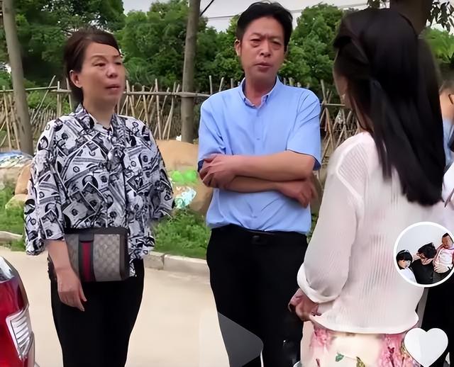 田静妹妹开直播带货，直播间人气不足千人，回应直播中说姐姐家事