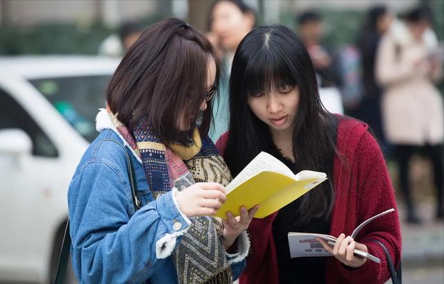 现在学什么专业最赚钱，现在学什么专业最赚钱女生？