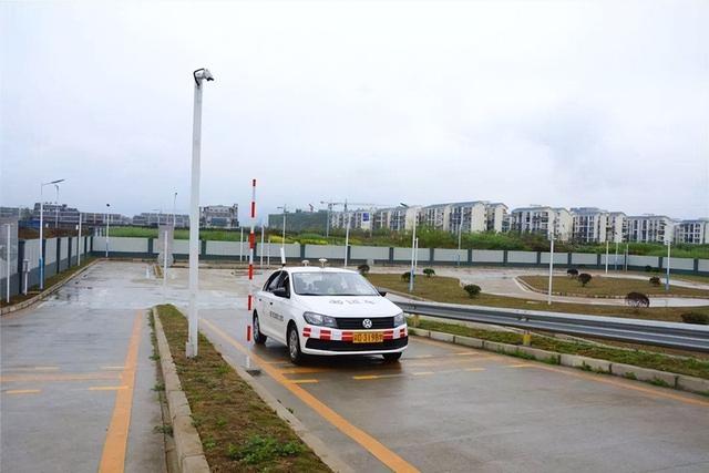 自动挡科目二考试内容顺序（自动挡科目二考试内容及流程）