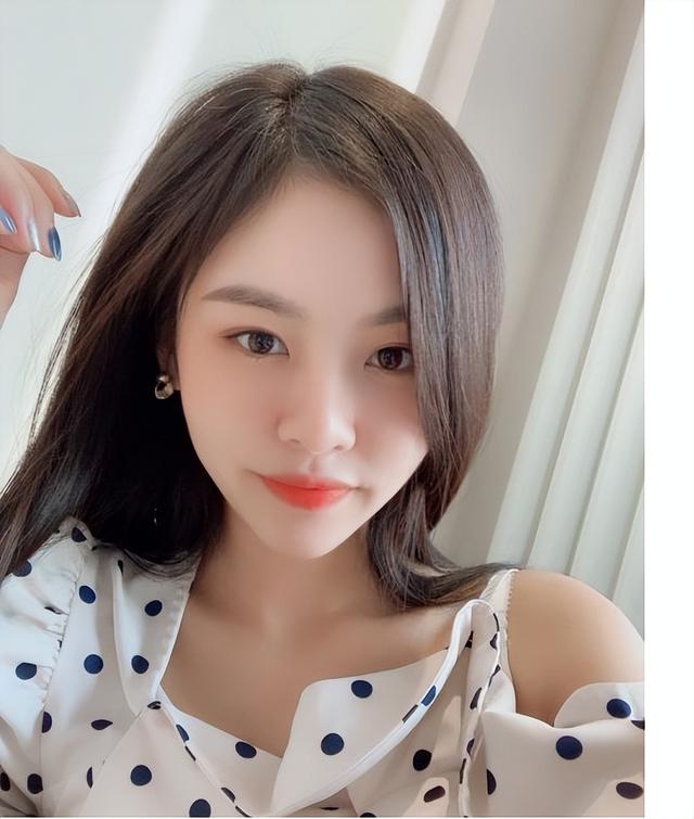 抖音视频怎么加搞笑视频，抖音添加搞笑视频？