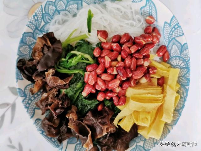 豆芽粉条拌凉菜，豆芽粉丝凉菜怎么拌好吃？