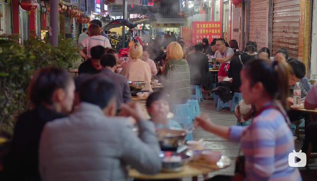 适合朋友圈配美食的文案，适合朋友圈配美食的文案短句？