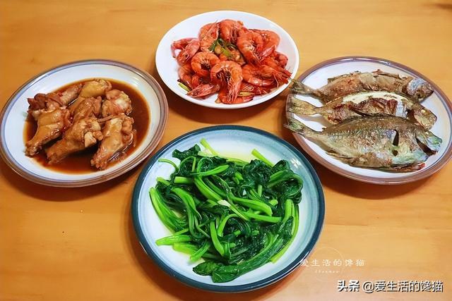 晚餐吃饭说说朋友圈简短，自己做晚饭的说说朋友圈？