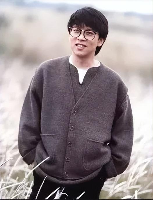 抖音上回忆照片的那个音乐，抖音背景英语音乐？