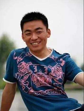 在朋友圈卖鞋怎么发信息（在朋友圈卖鞋怎么发广告）