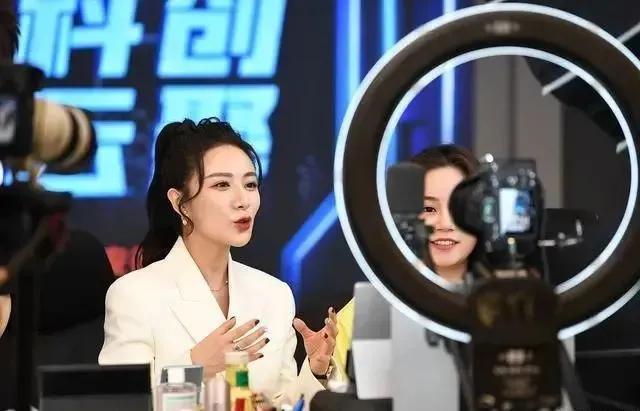 网络直播是怎么挣钱的呢视频，网络直播是怎么挣钱的呢视频教程？