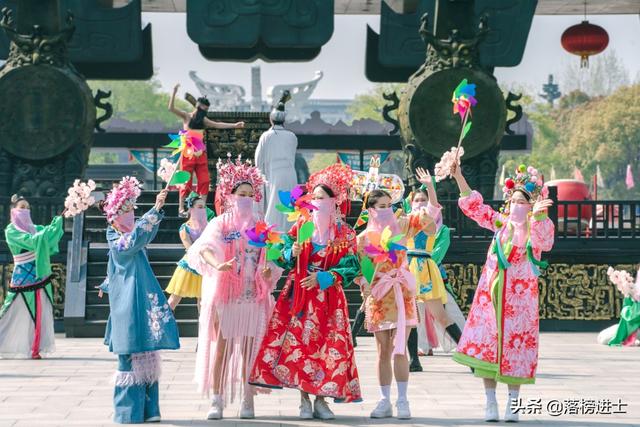 淹城春秋乐园游乐项目有哪些及图片，淹城春秋乐园游乐项目的图片？