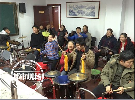 想学架子鼓的朋友圈说说，儿子学架子鼓发视频的说说？