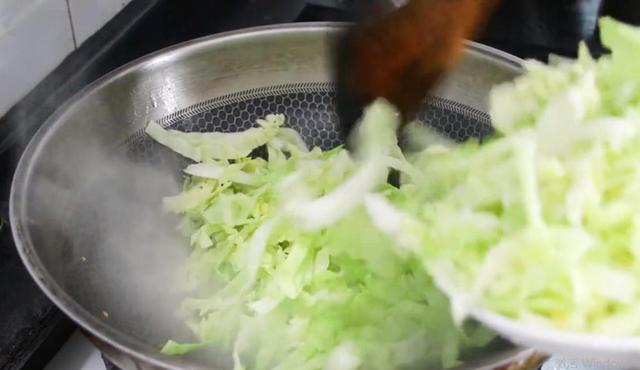 龙口粉丝炒包菜家常做法，包菜炒龙口粉丝的做法？