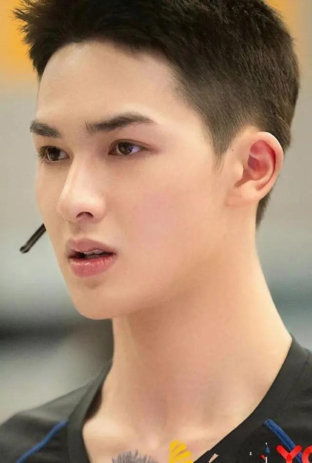 在朋友圈卖鞋怎么发信息（在朋友圈卖鞋怎么发广告）