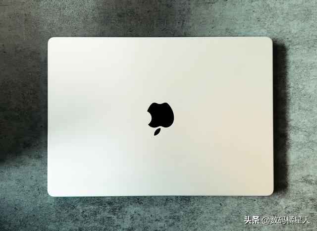 苹果A1502笔记本参数（苹果笔记本型号a1502是多少寸）