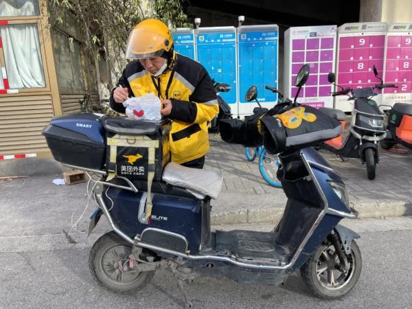 朋友圈开始接单了图片搞笑文案，朋友圈开始接单了图片搞笑配图？