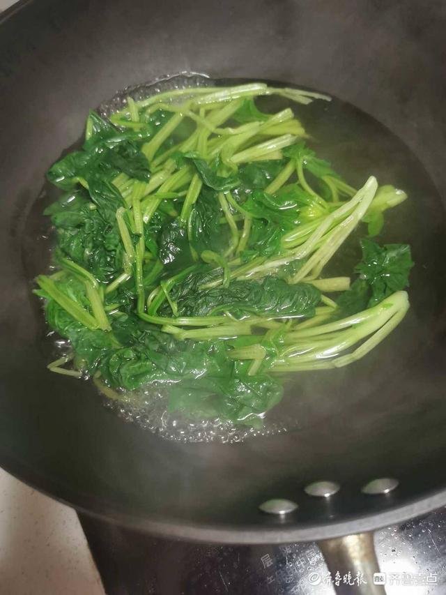 红根菠菜拌粉丝的做法，红根菠菜拌粉丝的做法窍门？