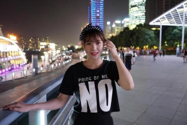 抓狂的朋友圈配图卡通可爱，抓狂的朋友圈配图卡通图片？
