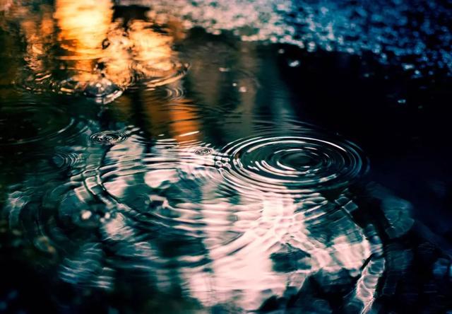 高情商下雨天发朋友圈，高情商下雨天发朋友圈文案？