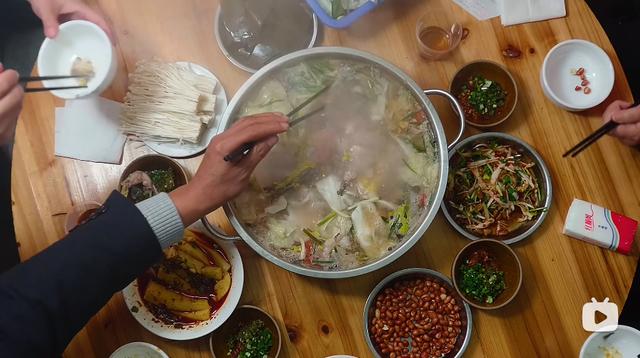 适合朋友圈配美食的文案，适合朋友圈配美食的文案短句？