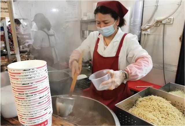 摆摊卖什么早餐简单还挣钱，早餐摆摊做什么最赚钱？