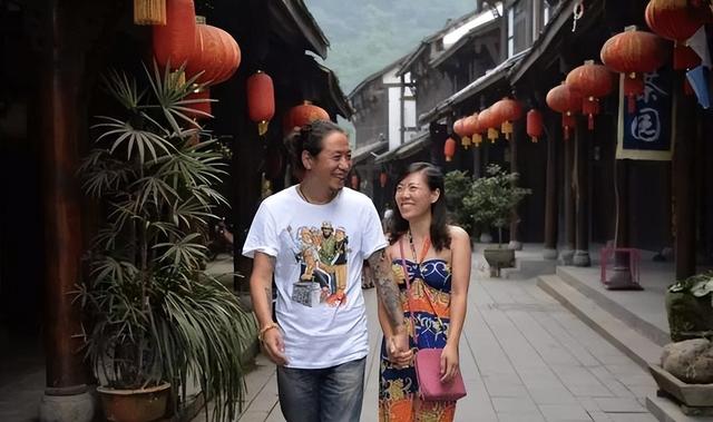 抖音里的世界那么大是什么歌曲，抖音里的世界那么大是什么歌曲啊？