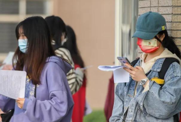 幼儿园在编教师可以有副业吗（在编教师可以有副业吗比如开饭店）