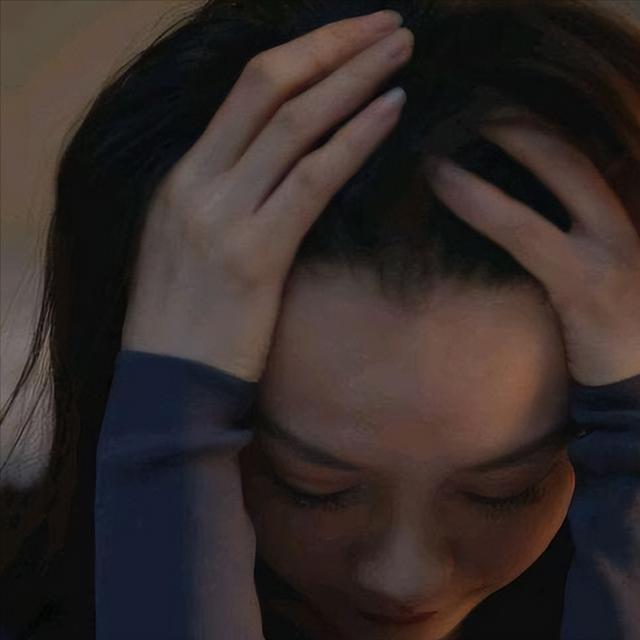 宝马4s店女销售门，宝马4s店女销售着装？