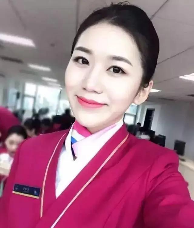 空姐发内衣朋友圈照片怎么说（空姐发内衣朋友圈照片的是哪位）
