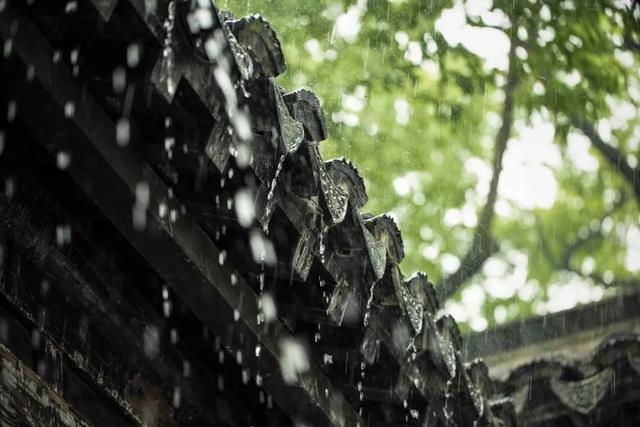 高情商下雨天发朋友圈，高情商下雨天发朋友圈文案？