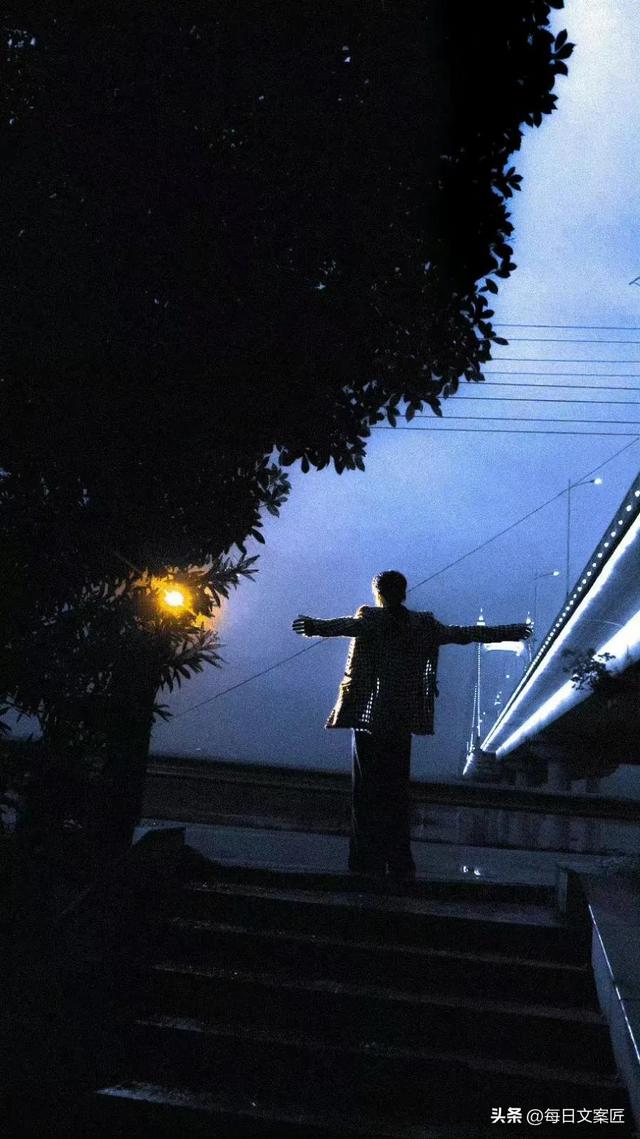发个夜景朋友圈句子，朋友圈夜景文案？