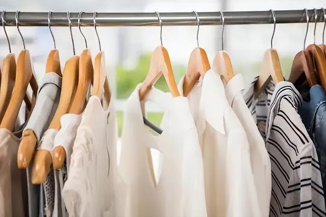 适合服装发朋友圈用语，服装搭配发朋友圈语？